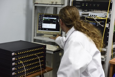 Metrolog Laboratorium Czasu przy stanowisku precyzyjnych systemów transferu czasu i częstotliwości Metrolog Laboratorium Czasu przy stanowisku precyzyjnych systemów transferu czasu i częstotliwości