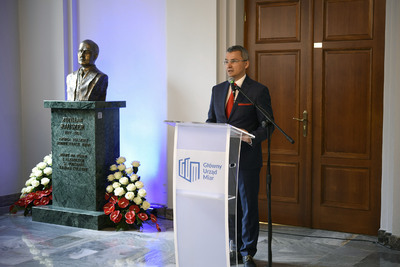Przemawia przedstawiciel Ministerstwa Przedsiębiorczości i Technologii Konrad Makarewicz
