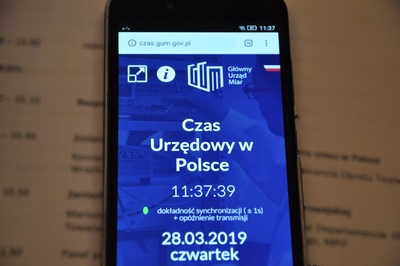 Wygląd aplikacji czas.gum.gov.pl Telefon wyświetlający aplikację czas.gum.gov.pl