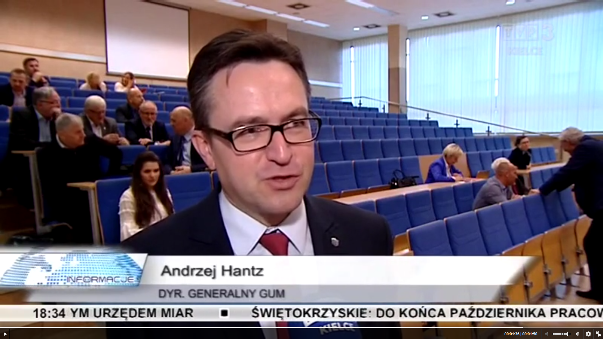 Obrazek z relacji telewizyjnej w wiadomościach TVP Kielce - na pierwszym planie stoi Dyrektor Generaleny GUM Andrzej Hantz