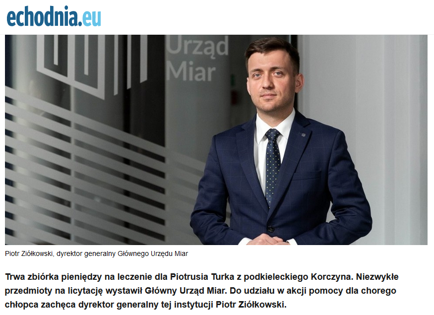 Zdjęcie przedstawiające fragment strony Echa Dnia. Duże zdjęcie Piotra Ziółkowskiego - Dyrektora Generalnego Urzędu, pozującego w korytarzu GUM, u gory logo Echa Dnia, pod zdjęciem krótki tekst wprowadzający.